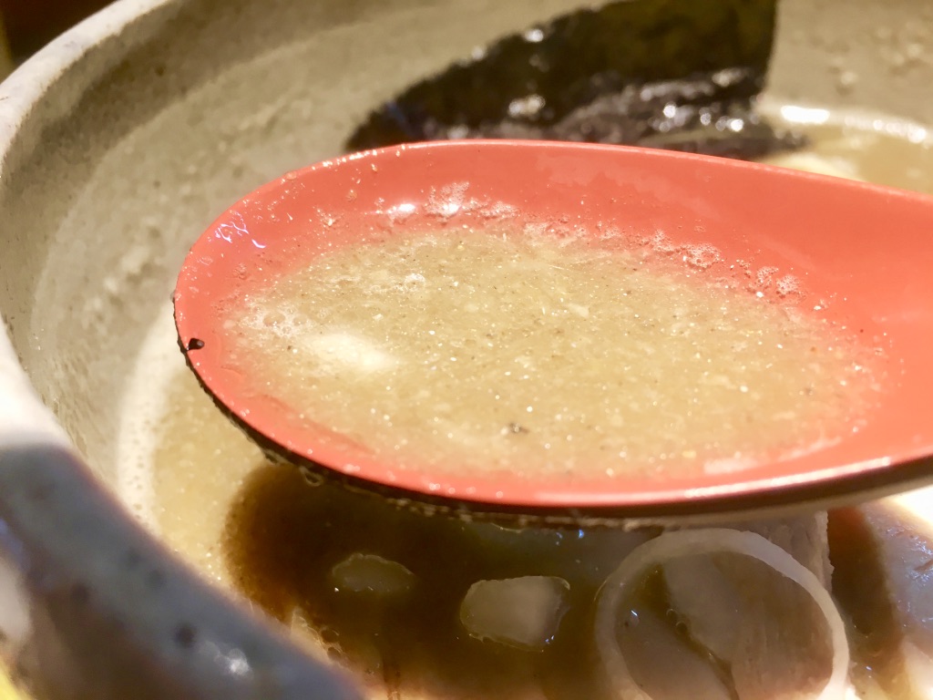 麺屋音　煮干しそば塩のスープ